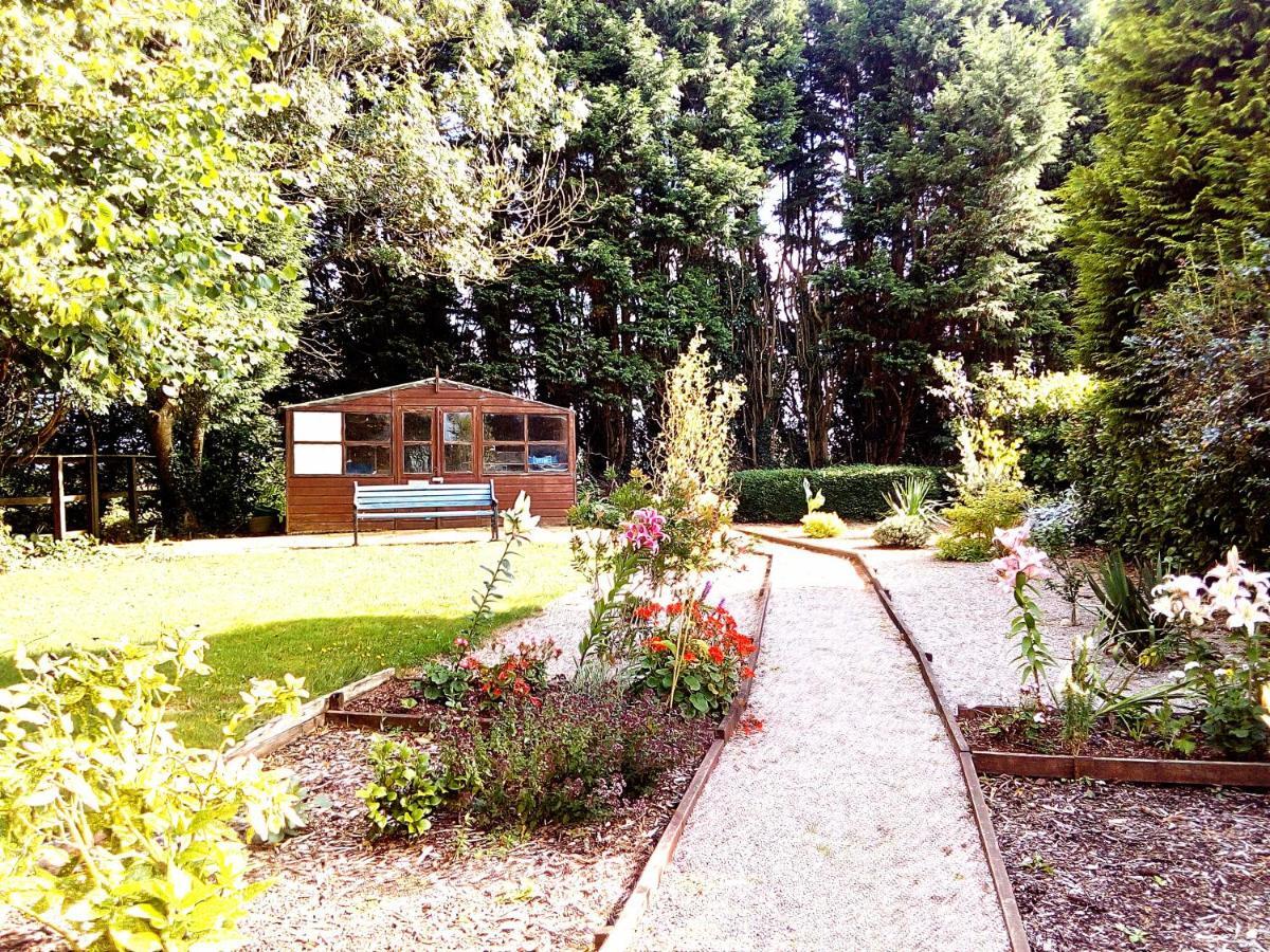 Chalet For Two - Dartmouth Exterior photo